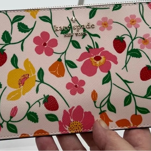 NWT Kate Spade Medium Lucy Strawberry Garden wristlet - Picture 3 of 7